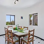 וילה Leoes By *