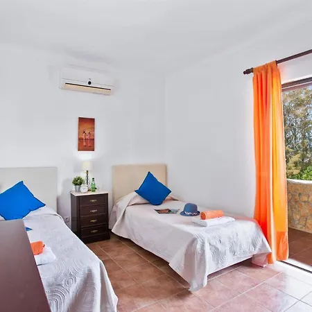 Leoes By * Carvoeiro (Lagoa)