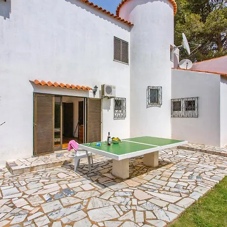 Villa Leoes By