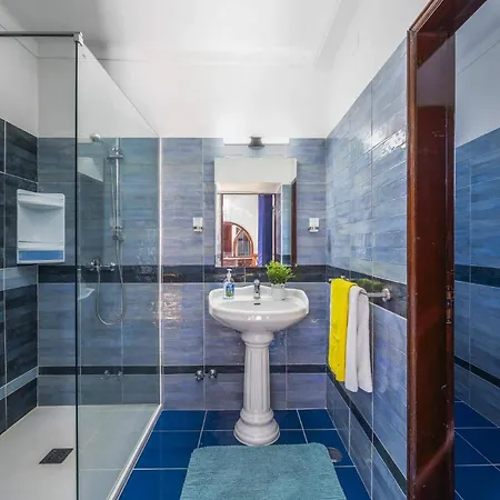 Leoes By * Carvoeiro (Lagoa)