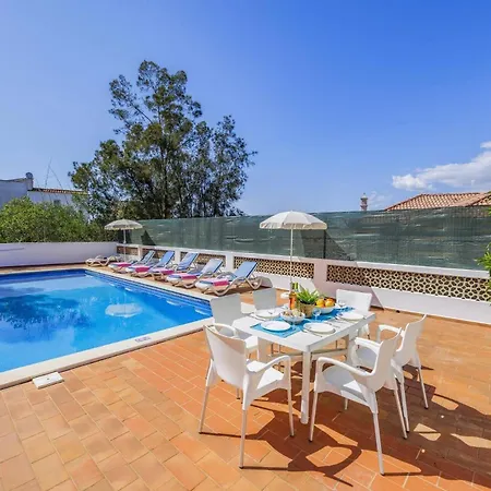 Leoes By Carvoeiro (Lagoa)