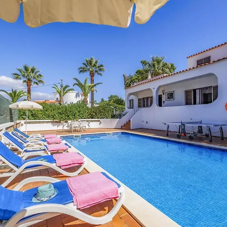 Villa Leoes By