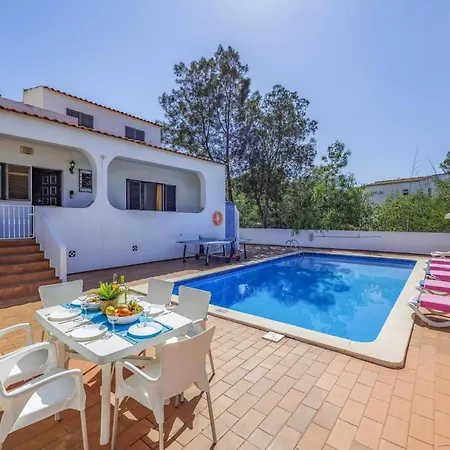 Villa Leoes By *